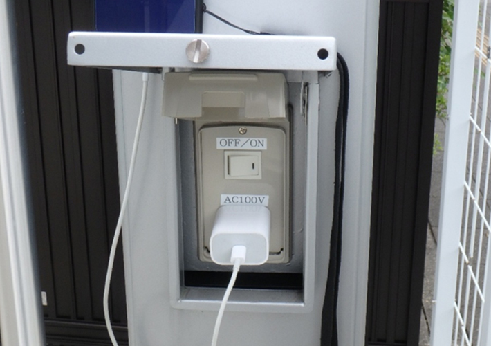 災害時には地域住民に電源供給できるLED太陽灯ACコンセント