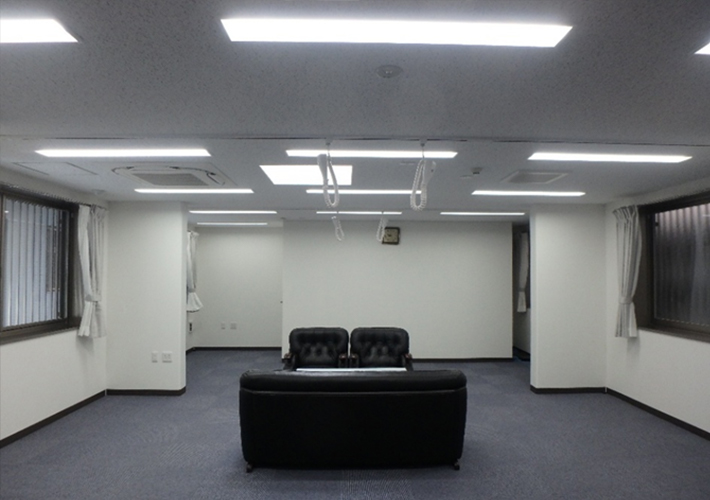 増築時に採光を意識したトップライト設計(照明有)