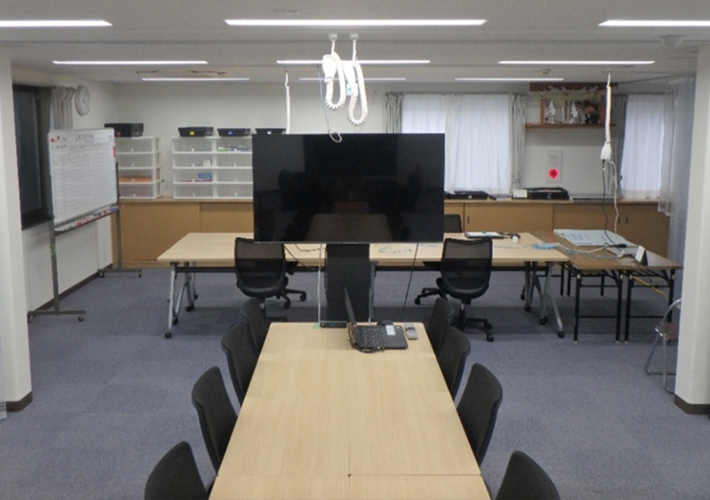 天井からのリーラーを採用することによりレイアウトの自由度を確保