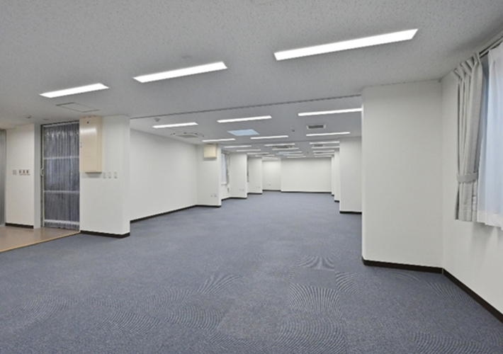 OAフロアを採用せず、多目的な業務に応じた使いやすいスペース