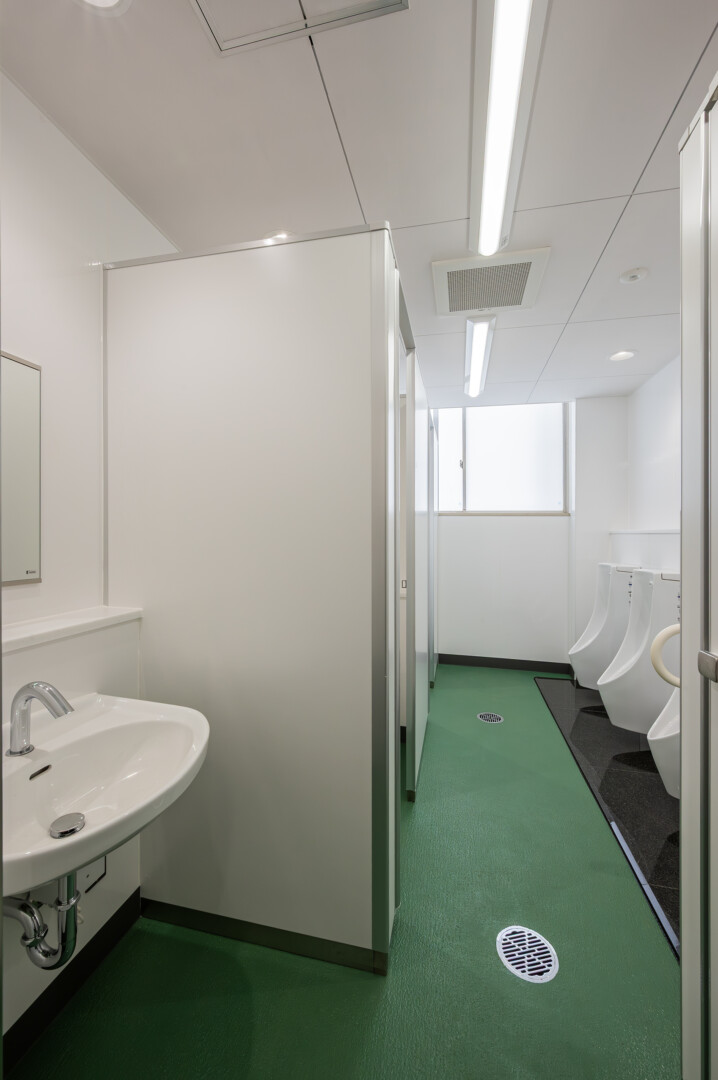 男子トイレ after